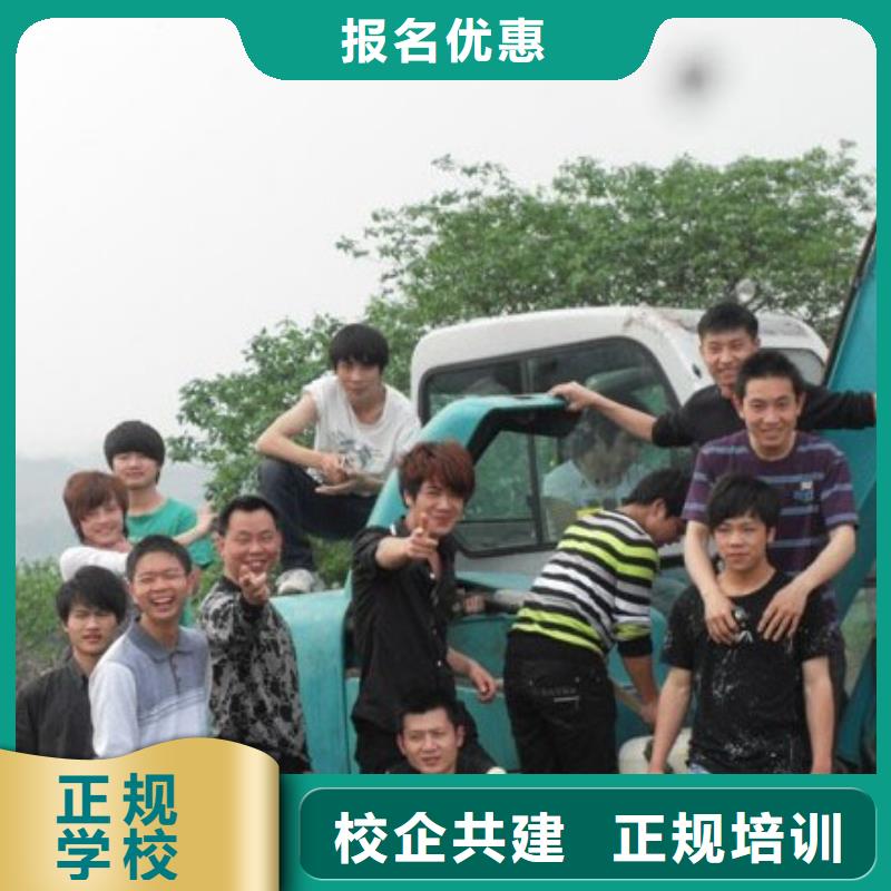 【挖掘机操作,虎振学校报名地址学真技术】