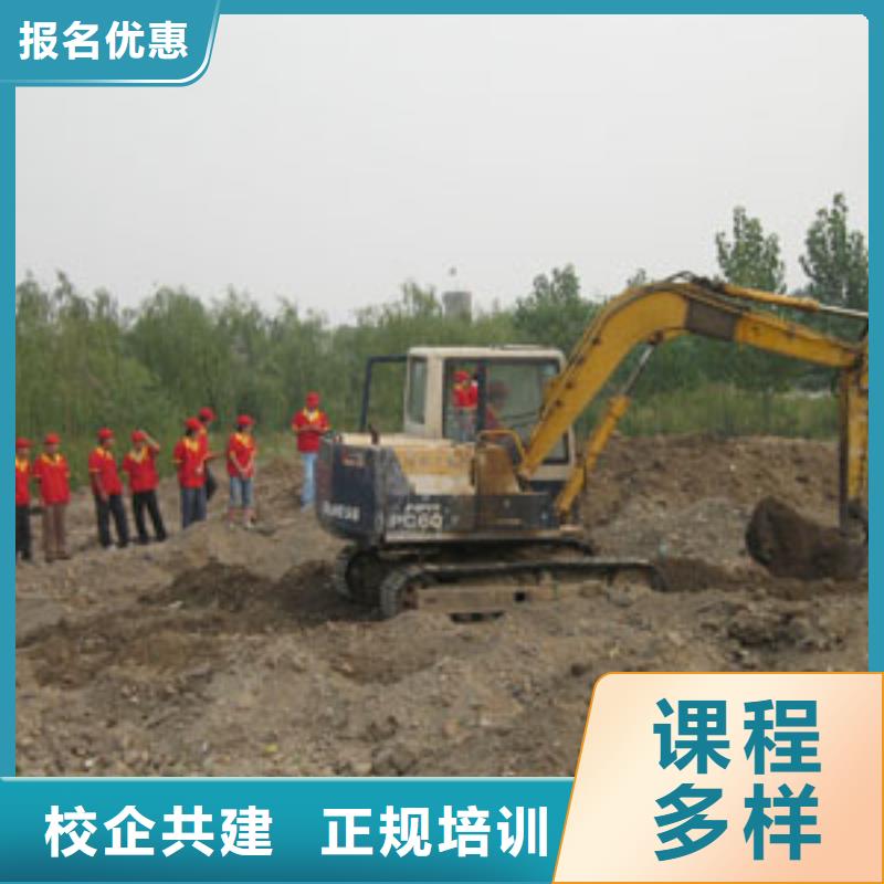 【挖掘机操作,虎振学校报名地址学真技术】