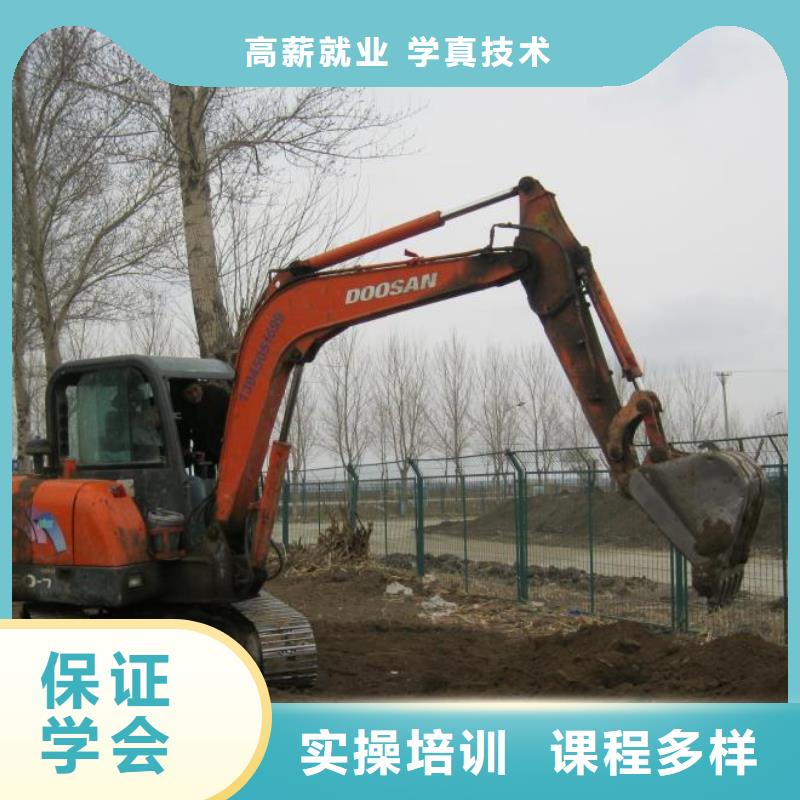 【挖掘机操作,虎振学校报名地址学真技术】