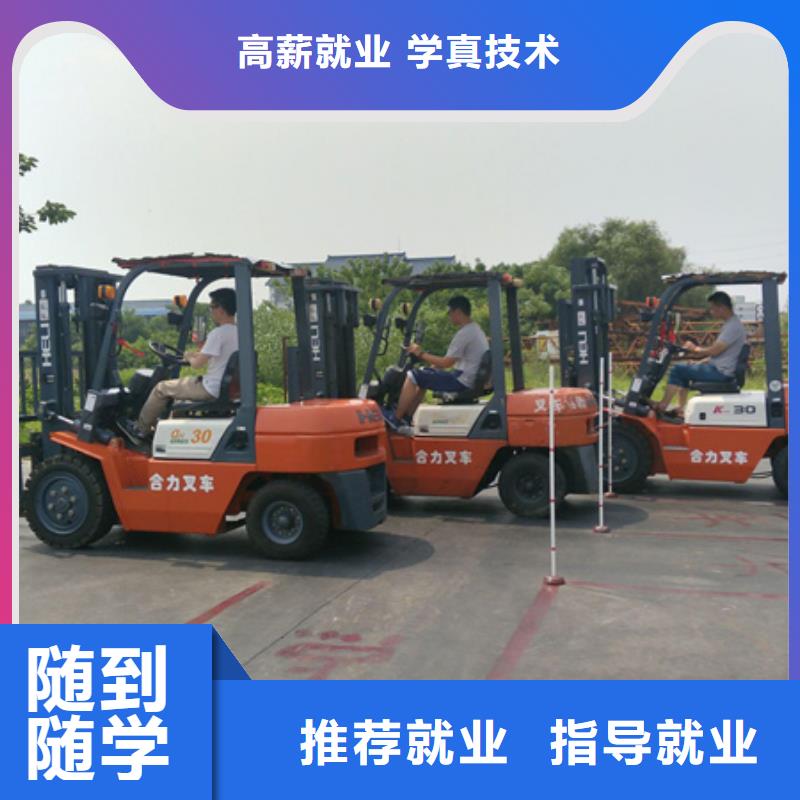 塔吊叉车培训-哪里有挖掘机铲车叉车驾驶学校免费试学