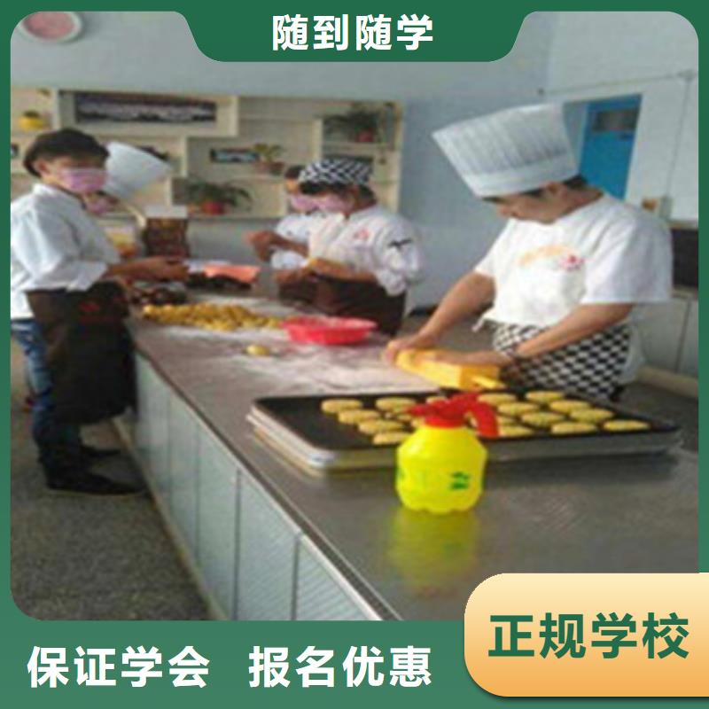 【中西糕点培训挖掘机钩机驾驶培训就业不担心】