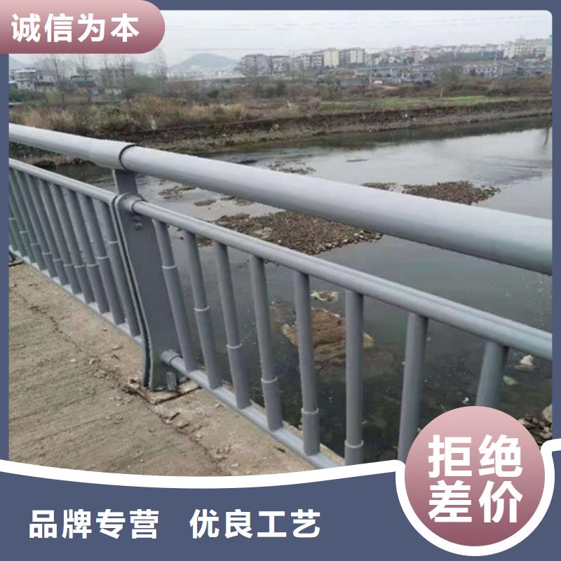 护栏国道抗冲击围栏专业的生产厂家