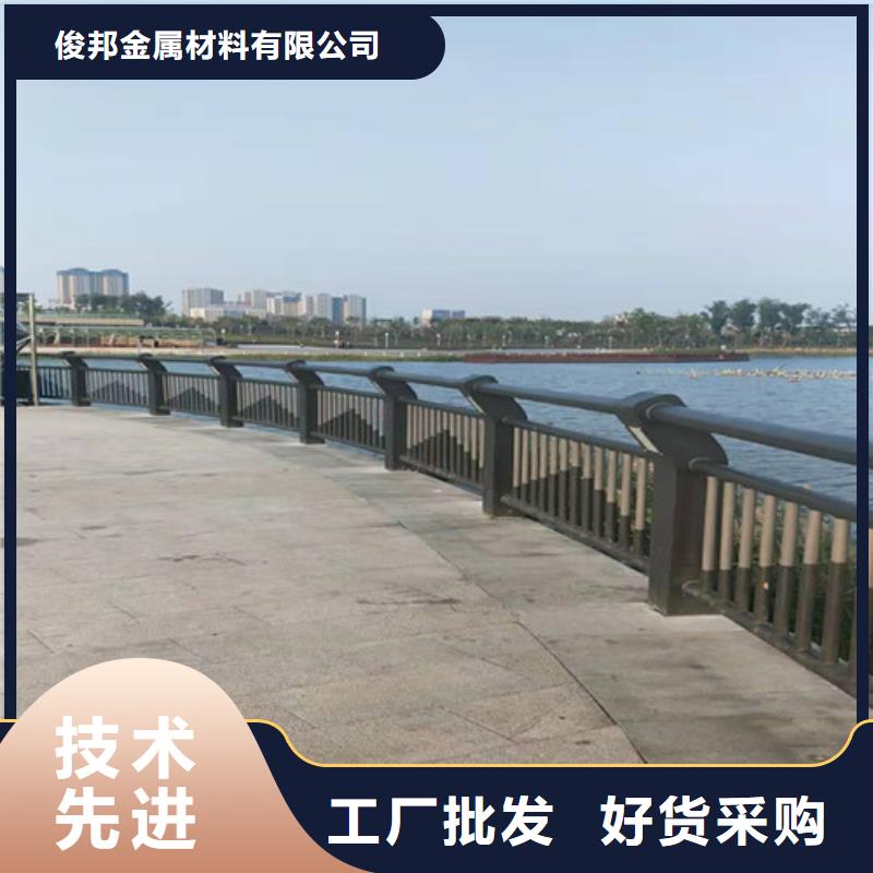 护栏国道抗冲击围栏专业的生产厂家