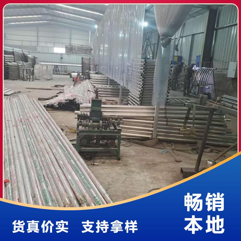 防撞护栏国道抗冲击围栏厂家现货供应