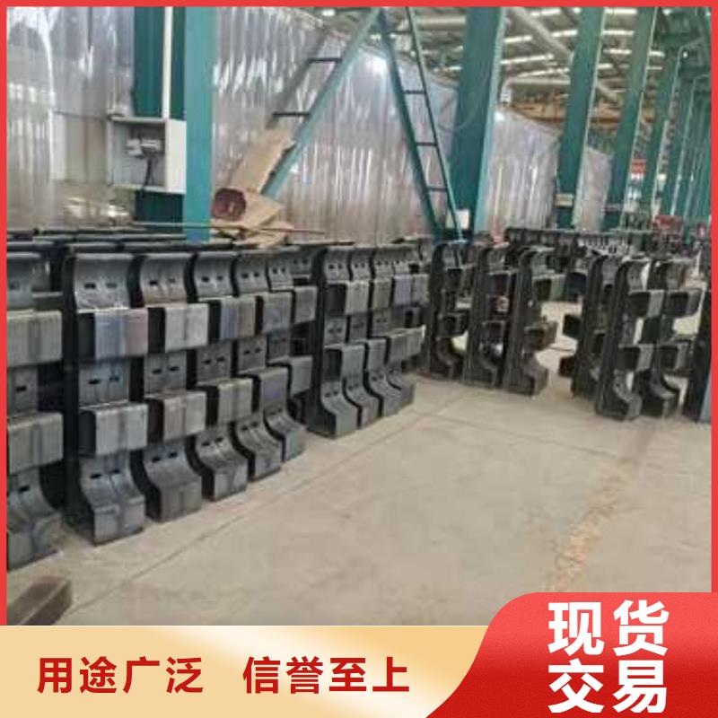 天桥栏杆线条优美