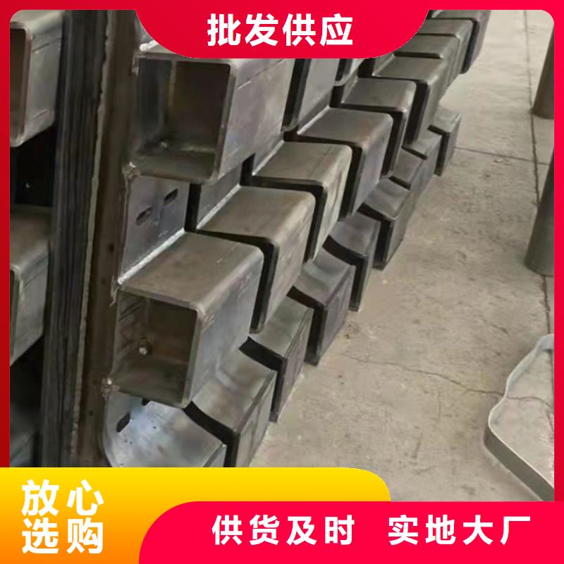 天桥栏杆线条优美