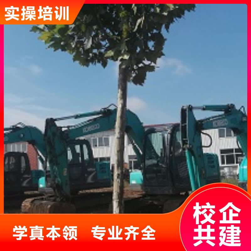 挖掘机技校学装载机铲车叉车学费多少钱师资力量强