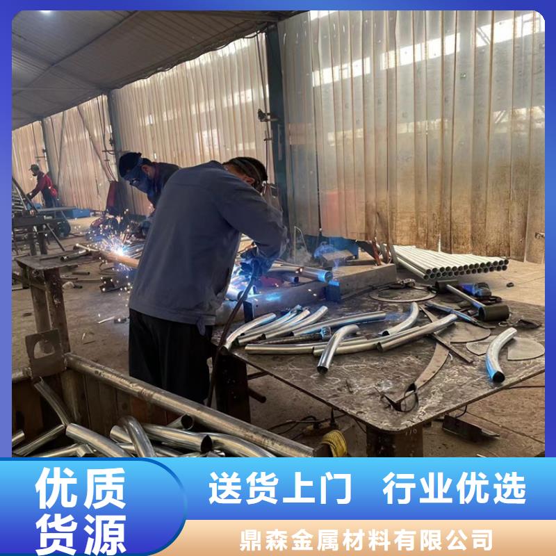 道路防撞护栏_镀锌波形护栏大量现货供应