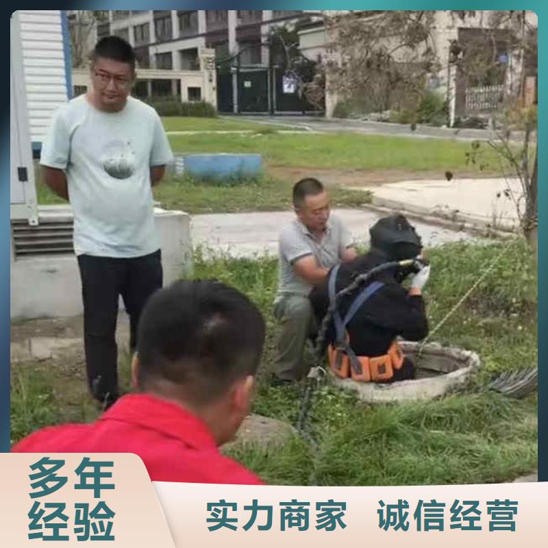 潜水员服务水下砌墙实力团队