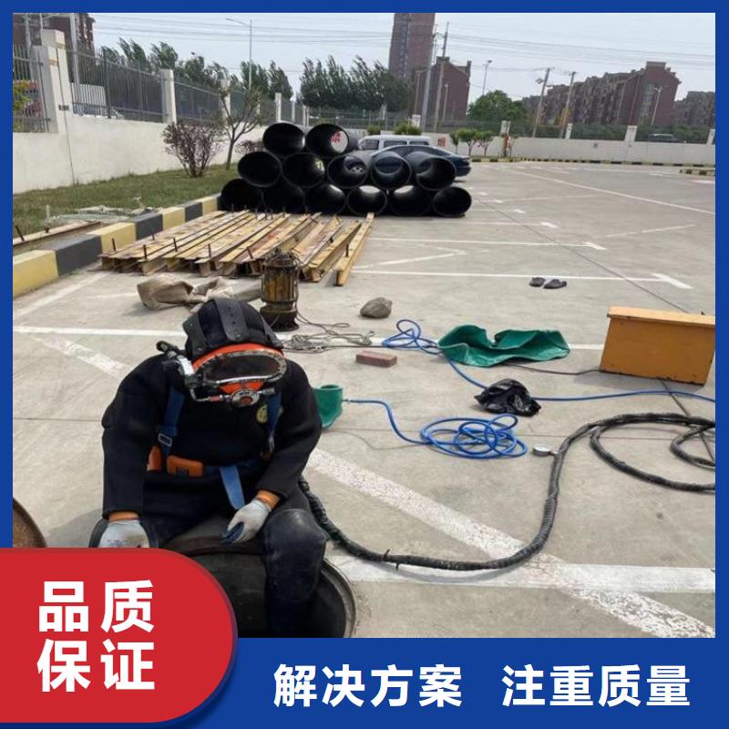 【潜水员水下疏漏齐全】