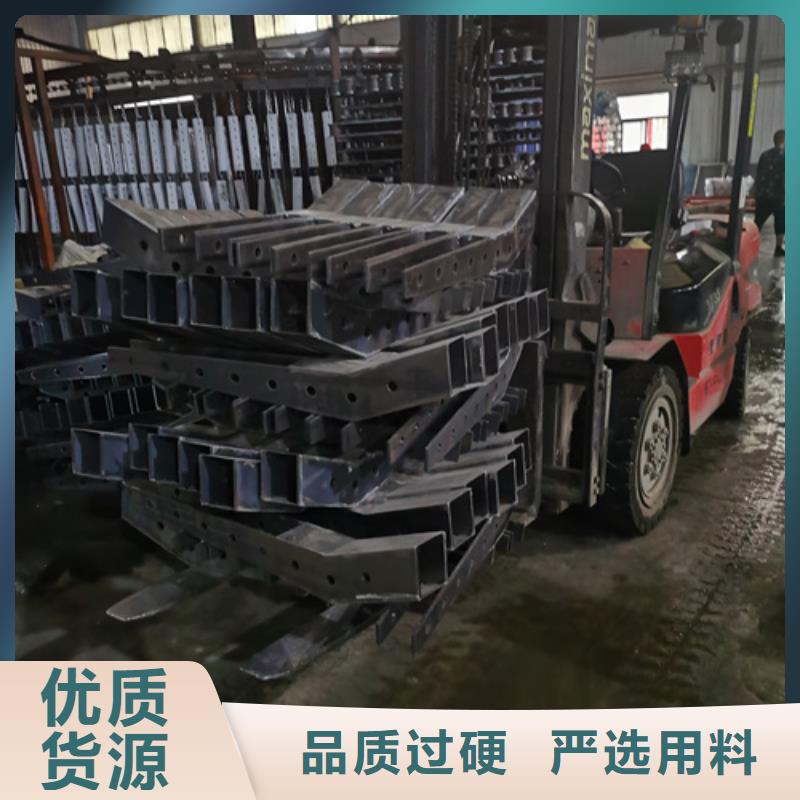 护栏立柱_镀锌波形护栏发货及时